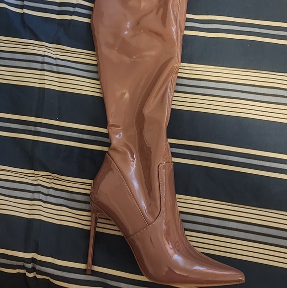 Thigh-high patent leather boots - Picture 3 of 4